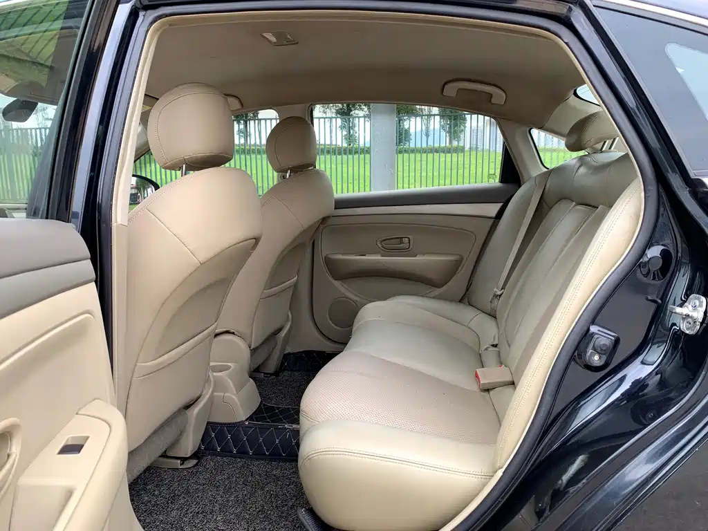 NISSAN SYLPHY 2013