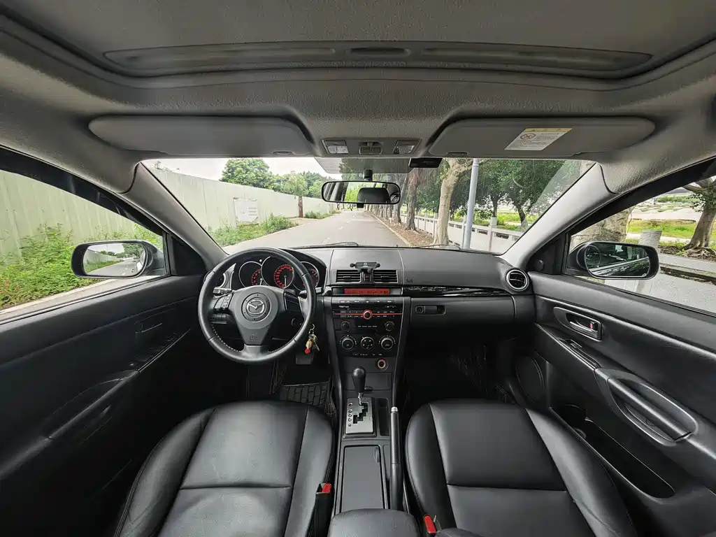 MAZDA 3 2010