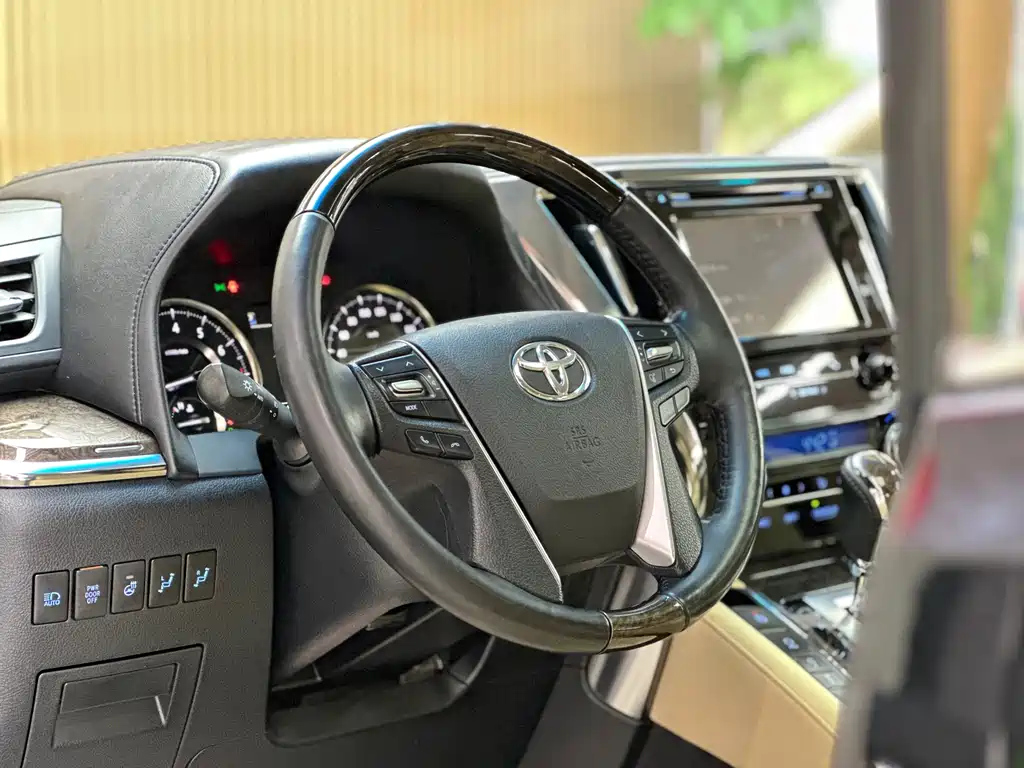 TOYOTA ALPHARD 2018