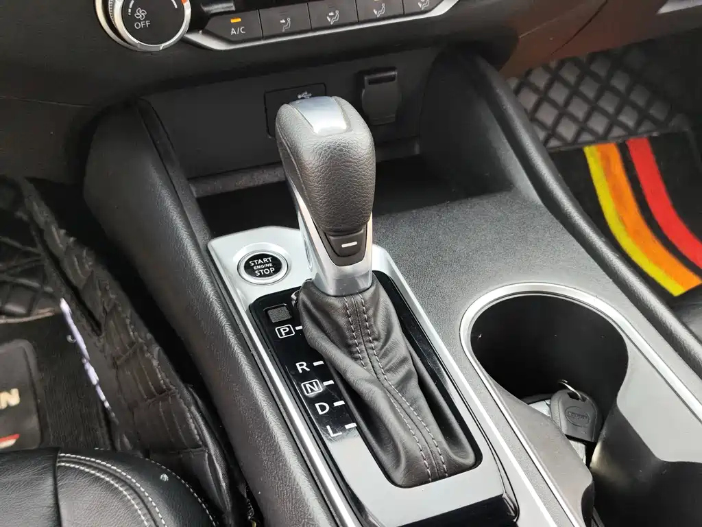 NISSAN TEANA 2020