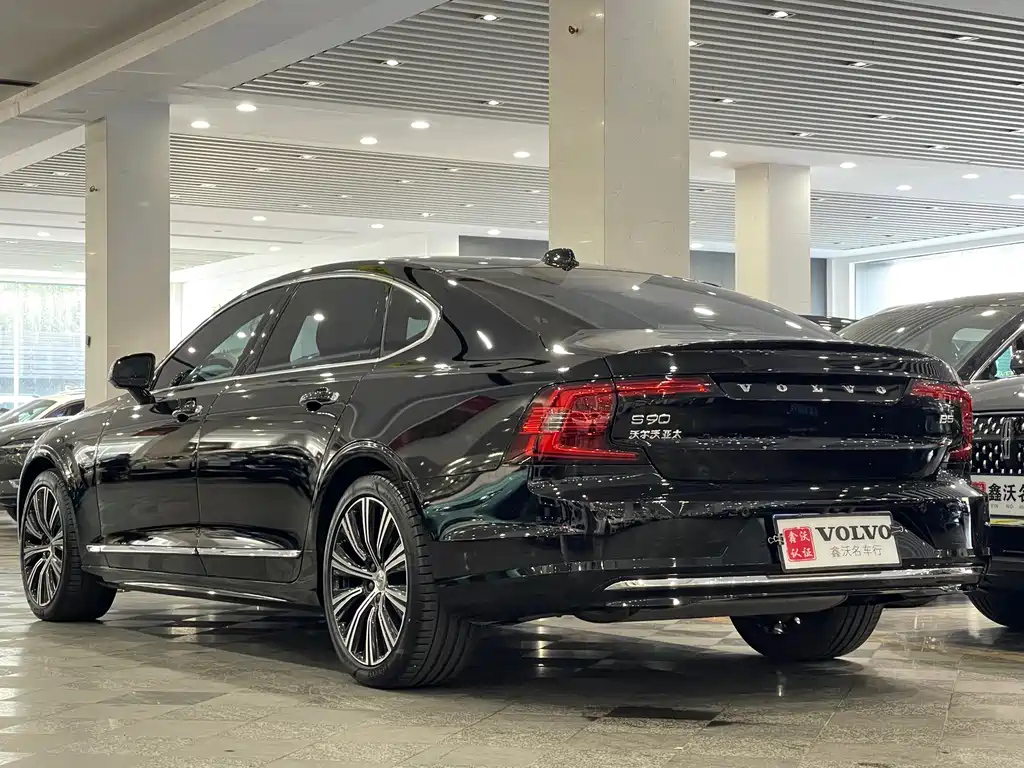 VOLVO S90 2022