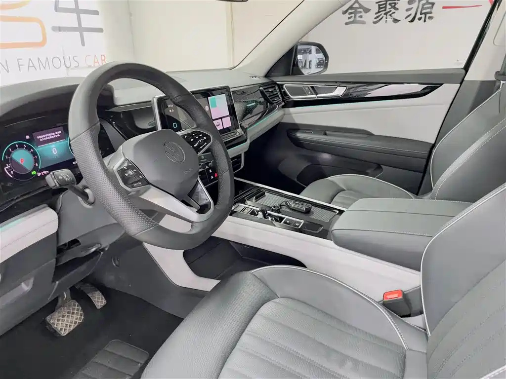 VOLKSWAGEN TOURAN 2023