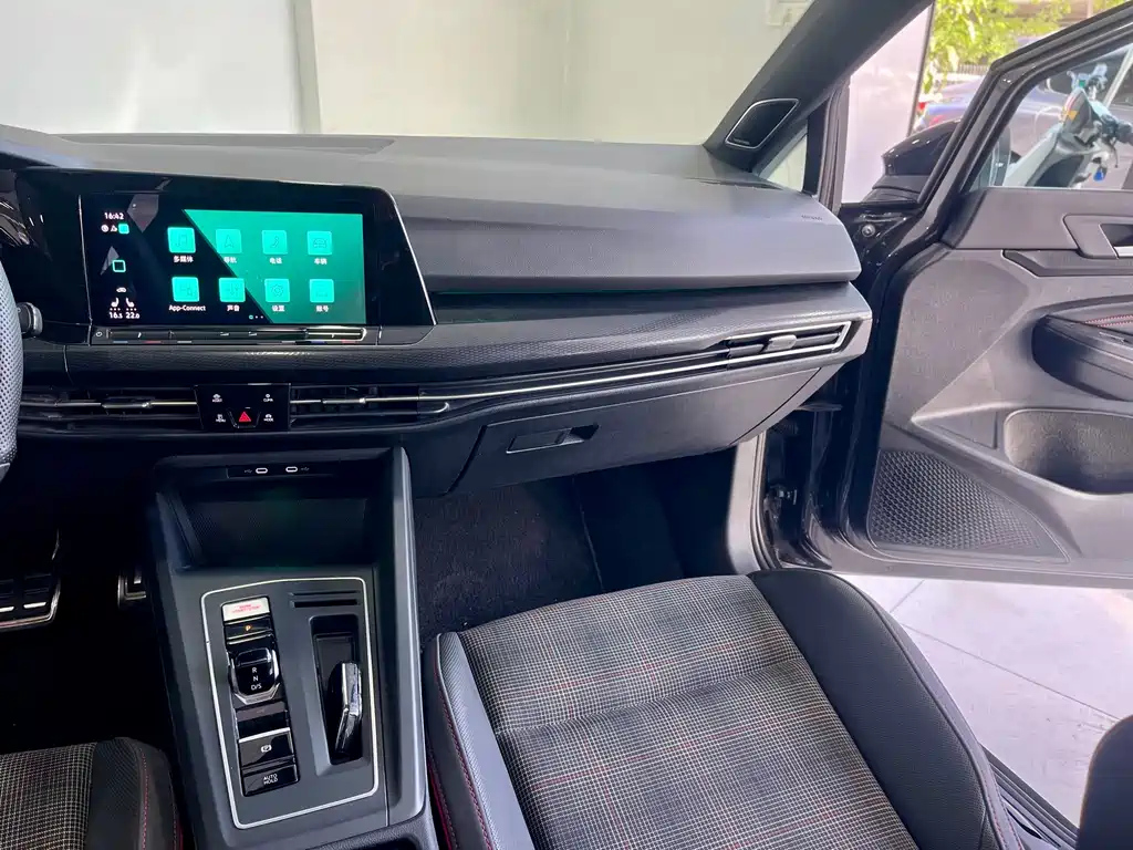 VOLKSWAGEN GOLF GTI 2021