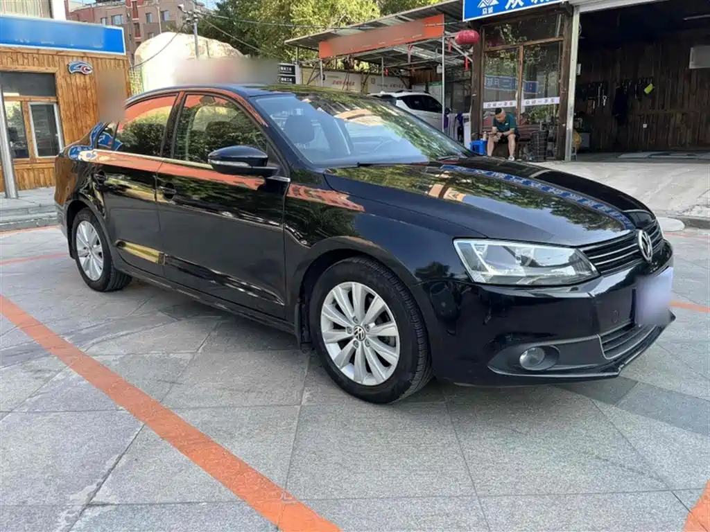 VOLKSWAGEN SAGITAR 2014