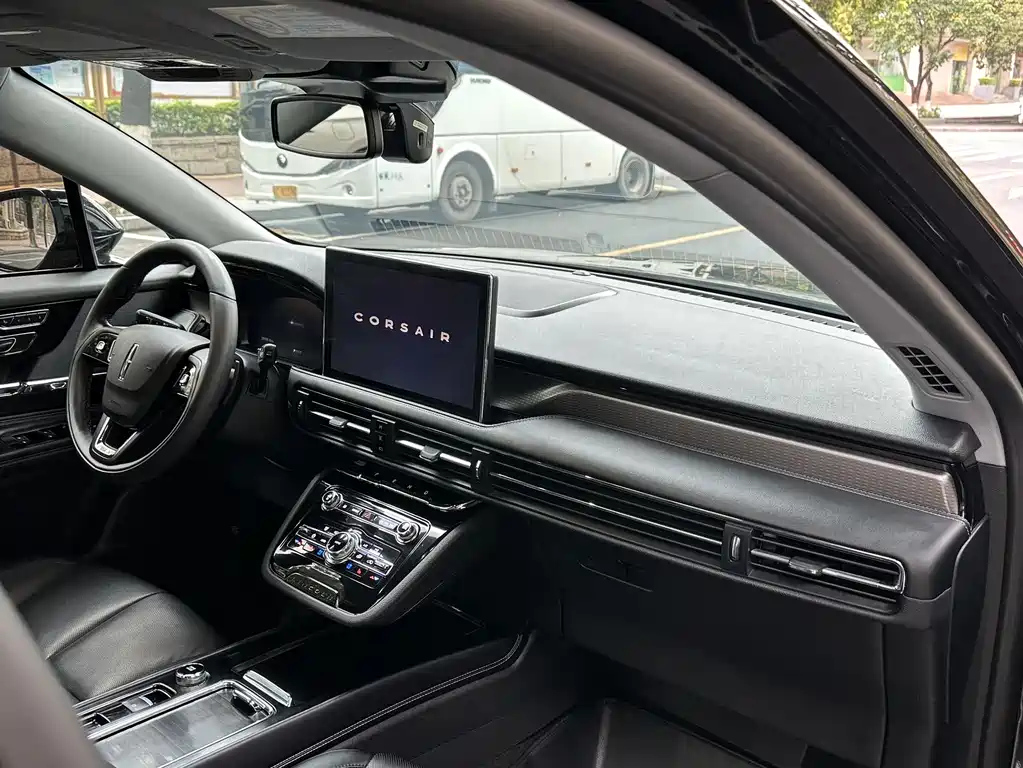 LINCOLN ADVENTURER 2021