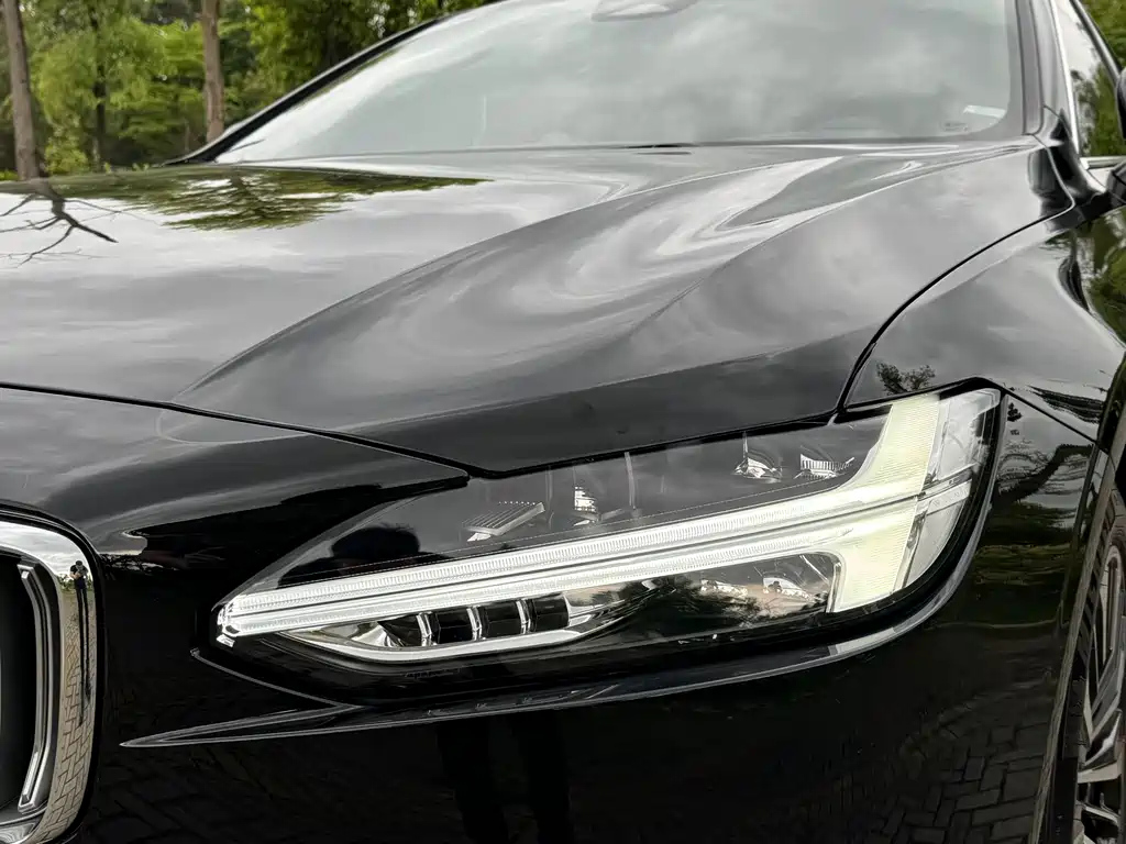 VOLVO S90 2023