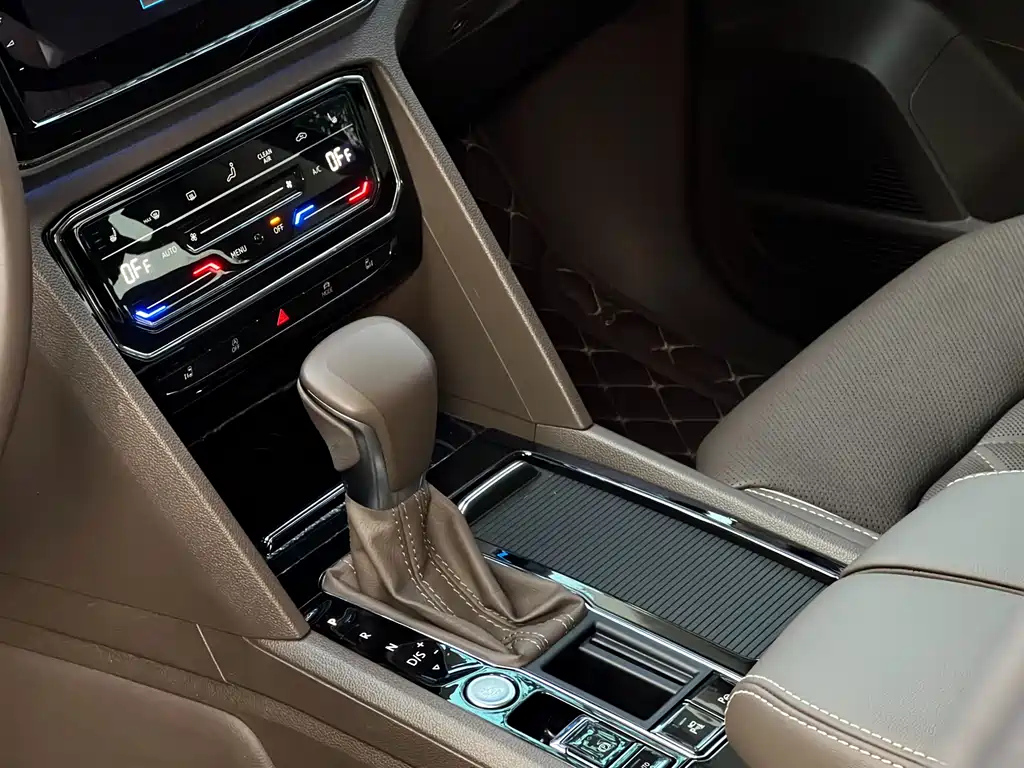 VOLKSWAGEN VILORAN 2023