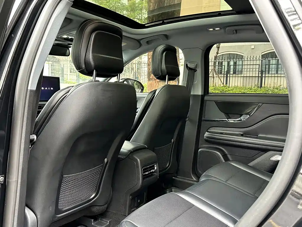 LINCOLN ADVENTURER 2021