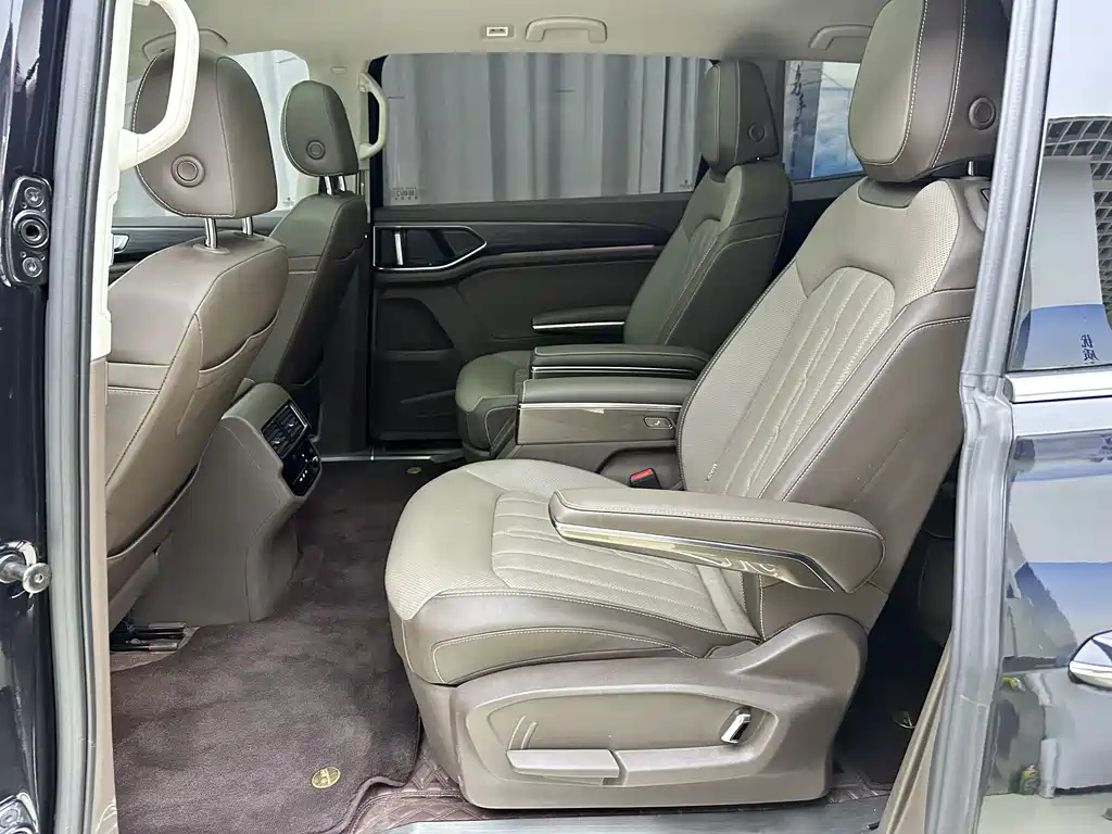 VOLKSWAGEN VILORAN 2023