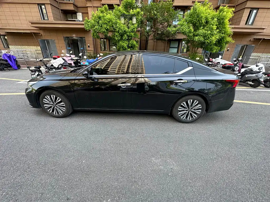 NISSAN TEANA 2023