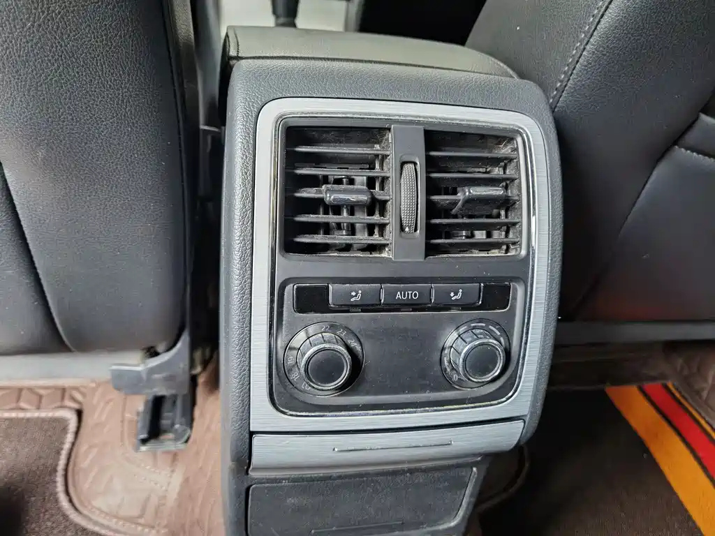 VOLKSWAGEN PASSAT 2014