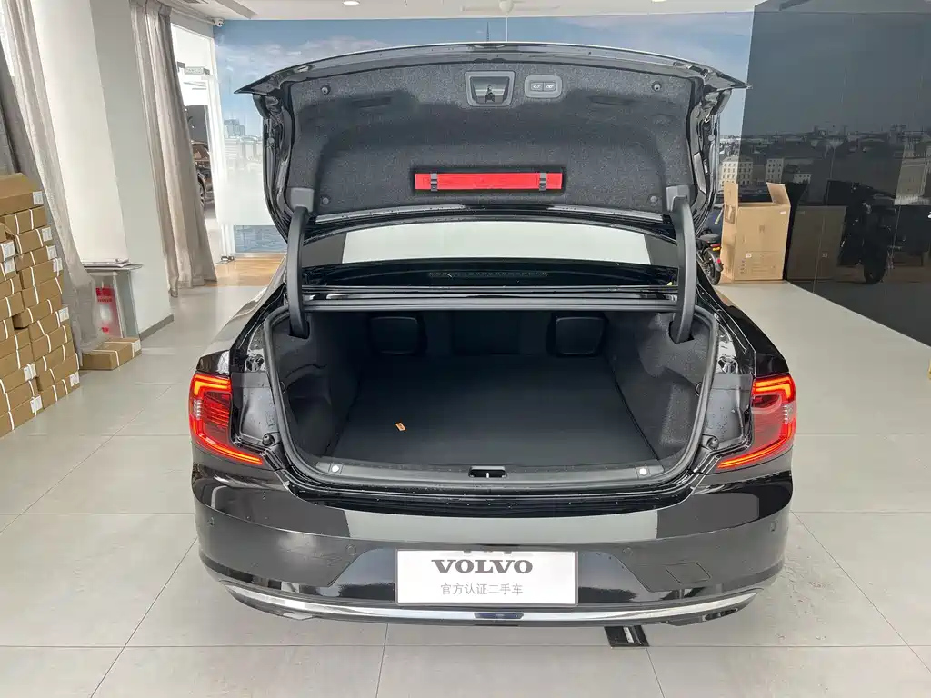 VOLVO S90 2023