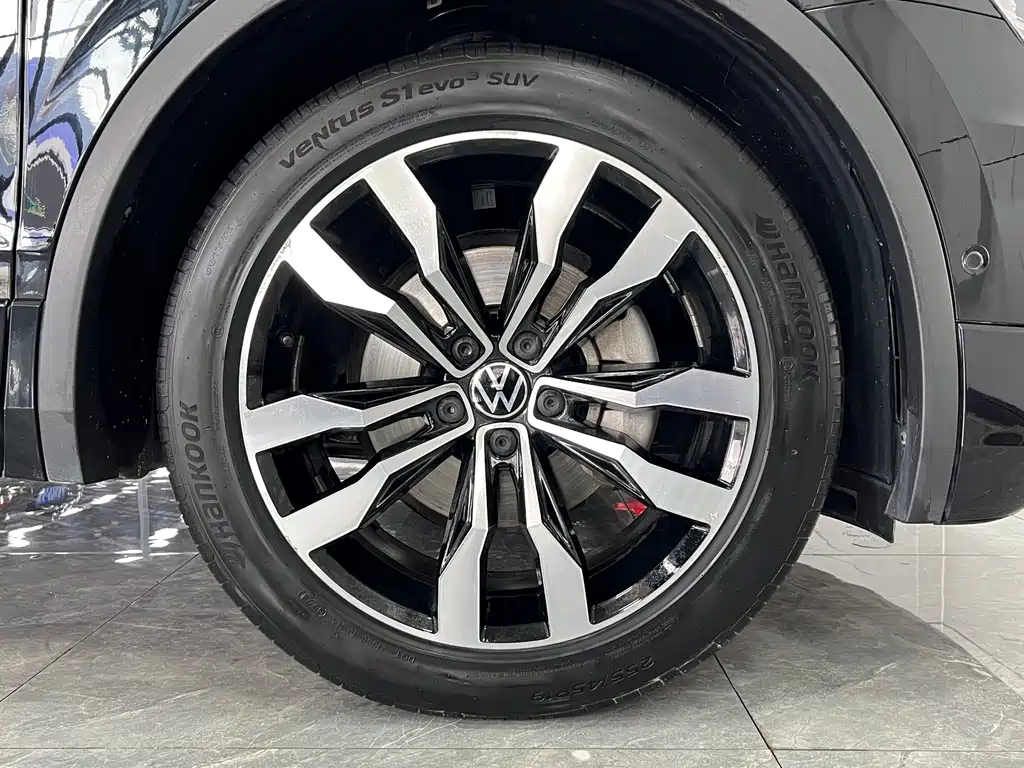 VOLKSWAGEN TIGUAN L 2021