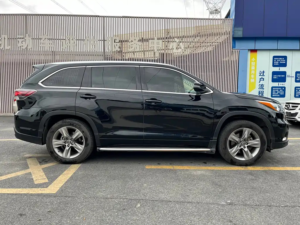 TOYOTA HIGHLANDER 2017
