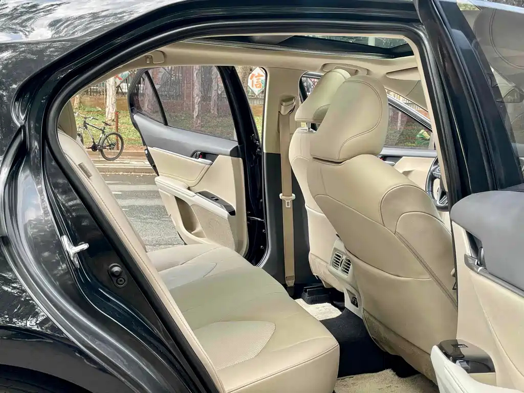 TOYOTA CAMRY 2019