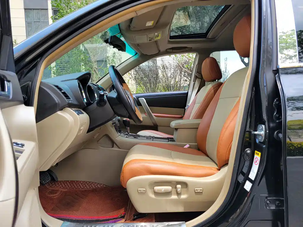 TOYOTA HIGHLANDER 2010