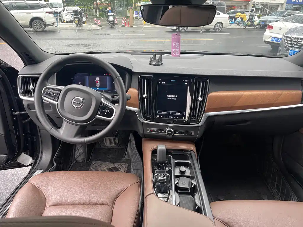 VOLVO S90 2023