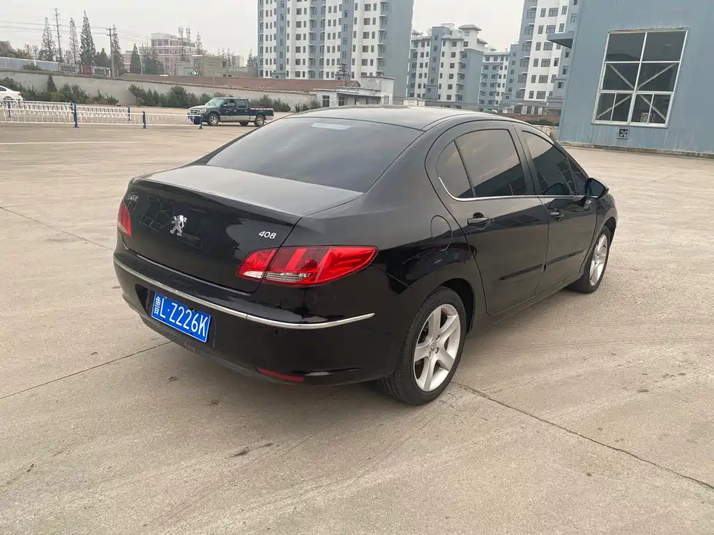 PEUGEOT 408 2012