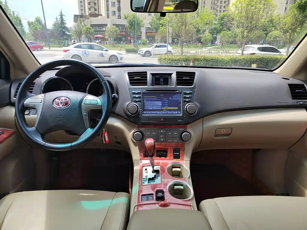 TOYOTA HIGHLANDER 2010