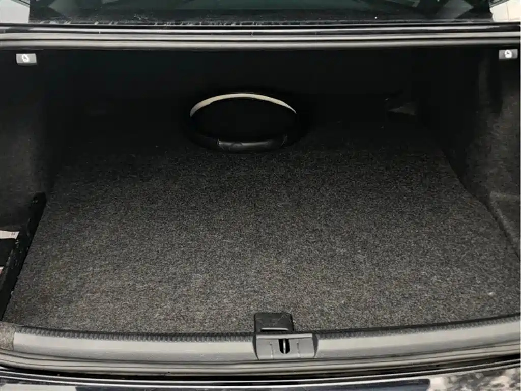 VOLKSWAGEN PASSAT 2012