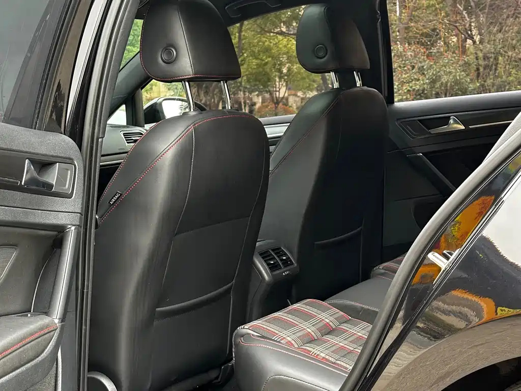 VOLKSWAGEN GOLF 2019