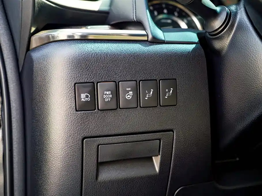 TOYOTA ALPHARD 2018