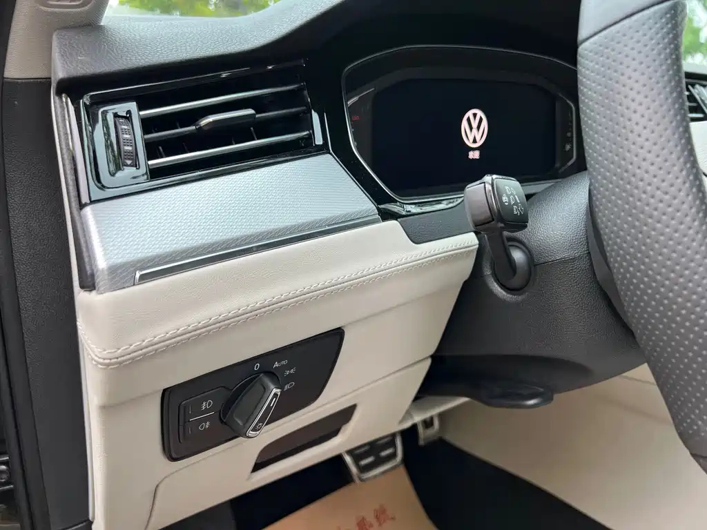 VOLKSWAGEN MAGOTAN 2023