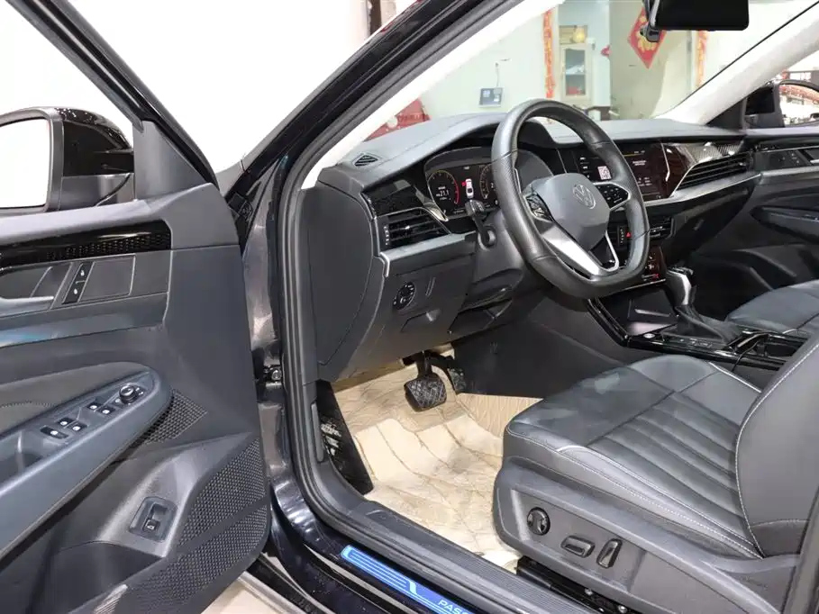 VOLKSWAGEN PASSAT 2022