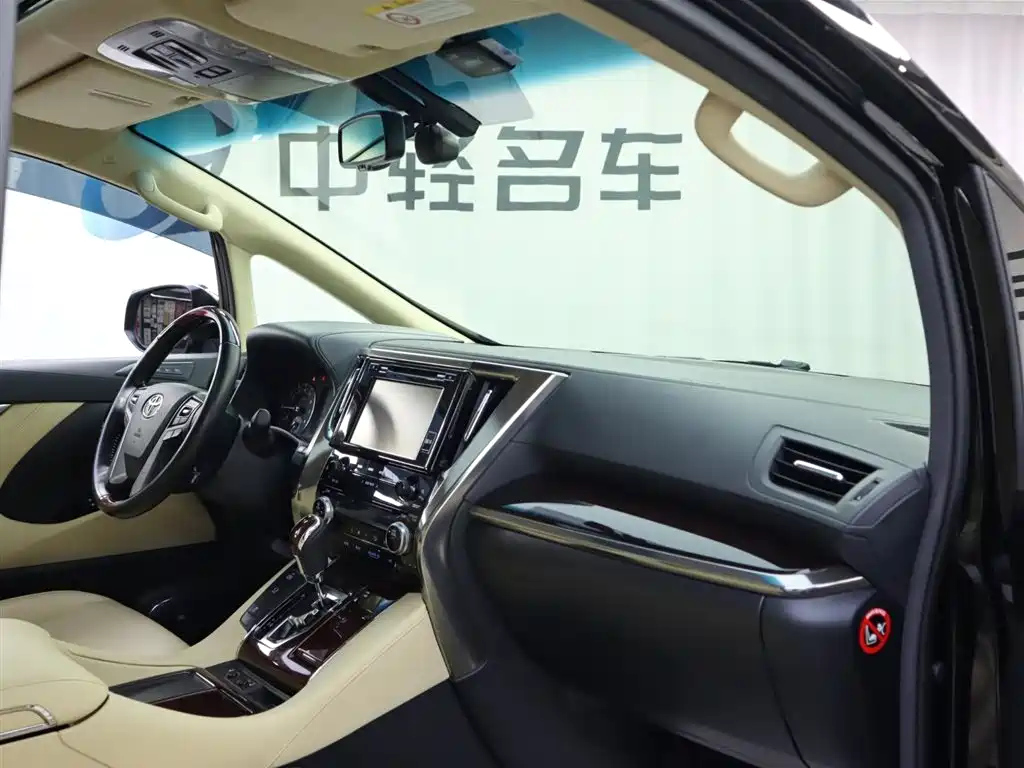 TOYOTA ALPHARD 2017