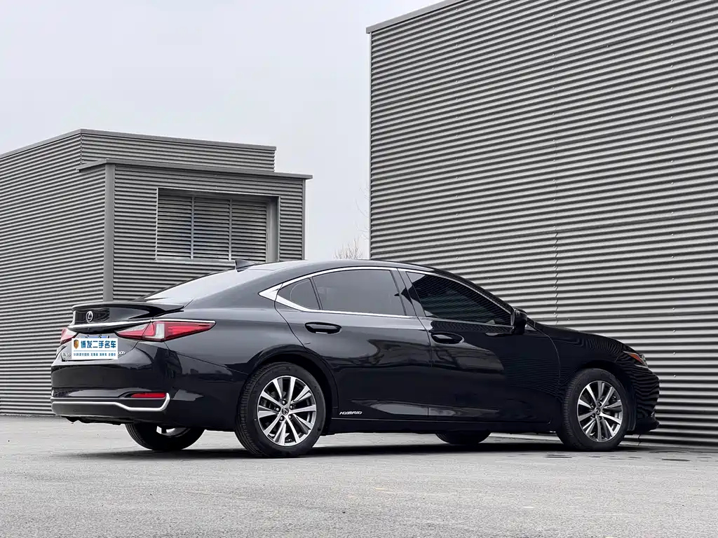 LEXUS ES 2019