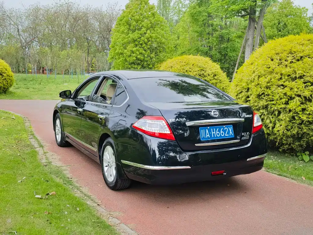 NISSAN TEANA 2011