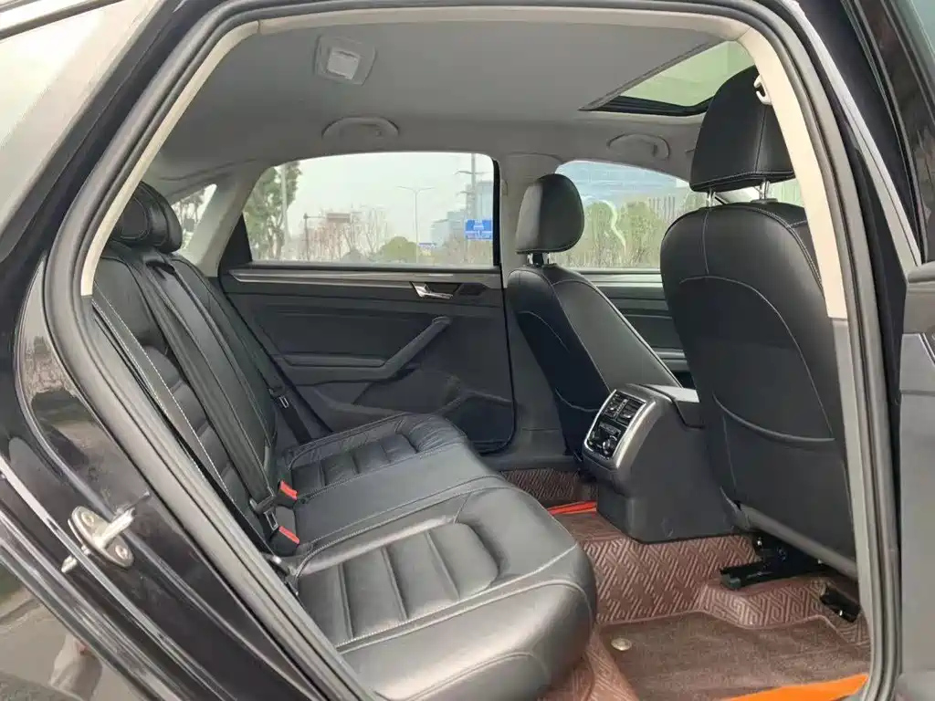 VOLKSWAGEN PASSAT 2017