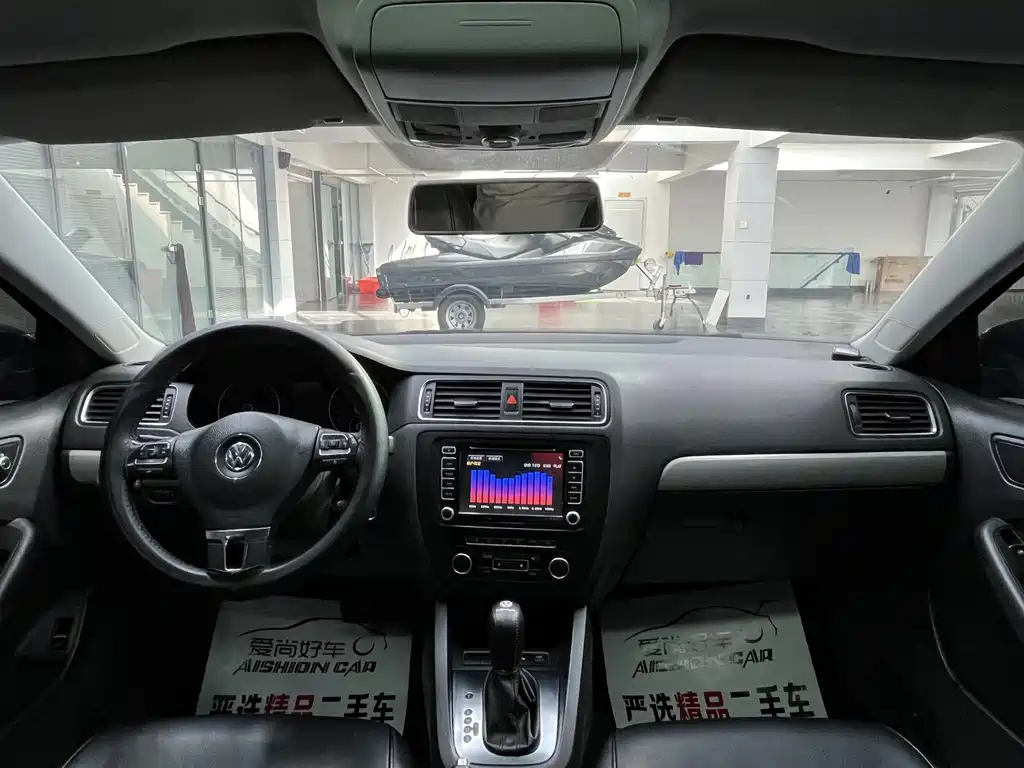 VOLKSWAGEN SAGITAR 2012
