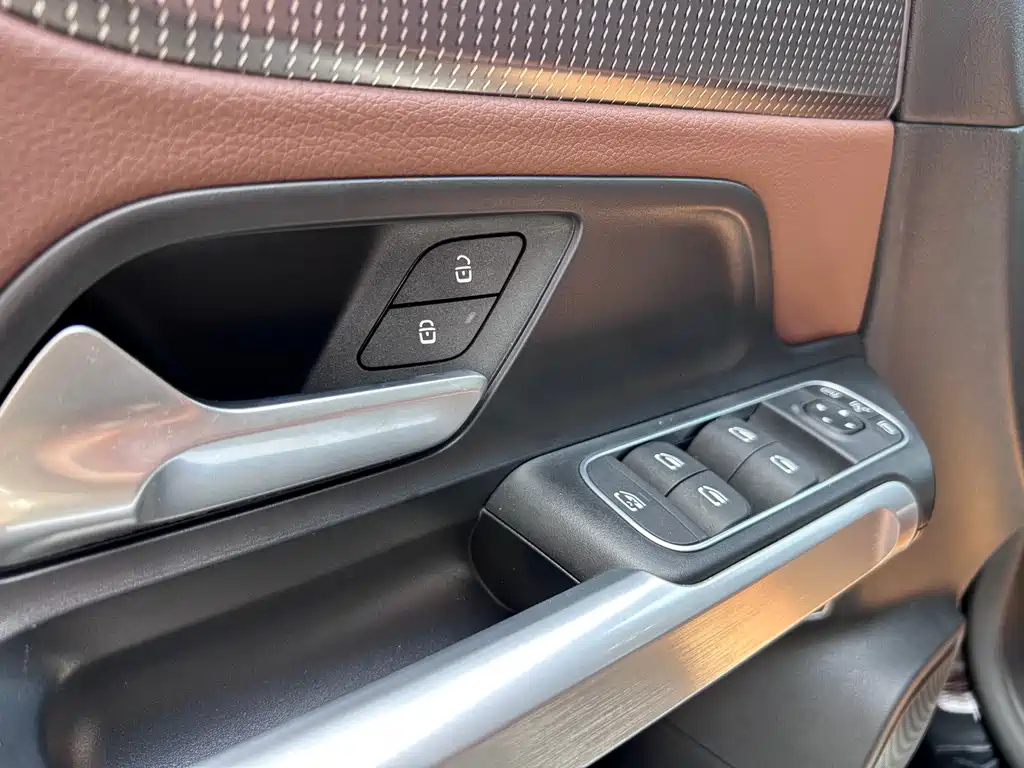 MERCEDES BENZ GLB 2022