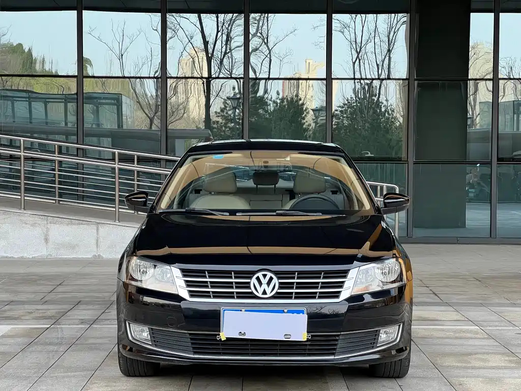 VOLKSWAGEN LAVIDA 2014