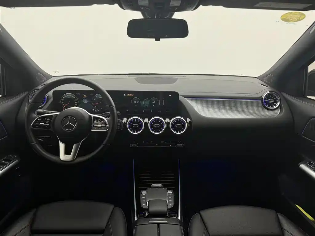 MERCEDES BENZ GLA 2021