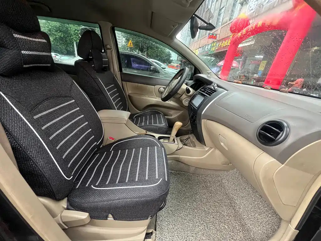 NISSAN LIVINA 2008