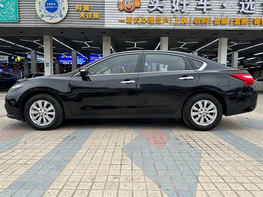NISSAN TEANA 2019