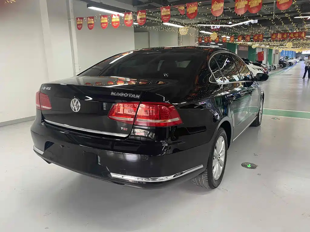 VOLKSWAGEN MAGOTAN 2012