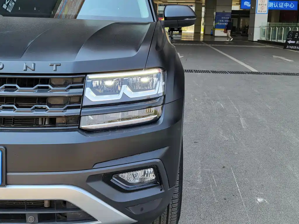 VOLKSWAGEN TOURAN 2020