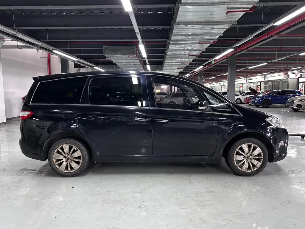 LUXGEN BIG 7 MPV 2013