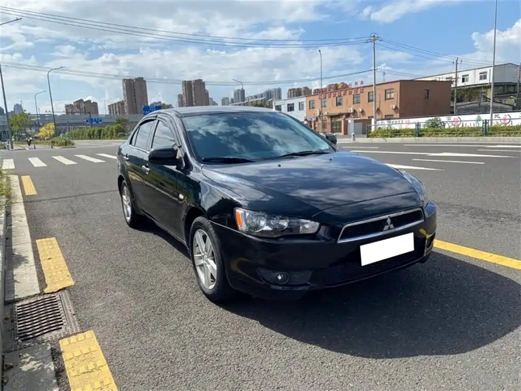 MITSUBISHI LANCER EX 2011