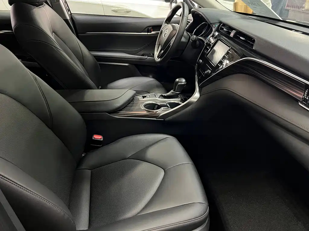 TOYOTA CAMRY 2018