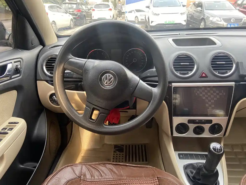 VOLKSWAGEN LAVIDA 2011