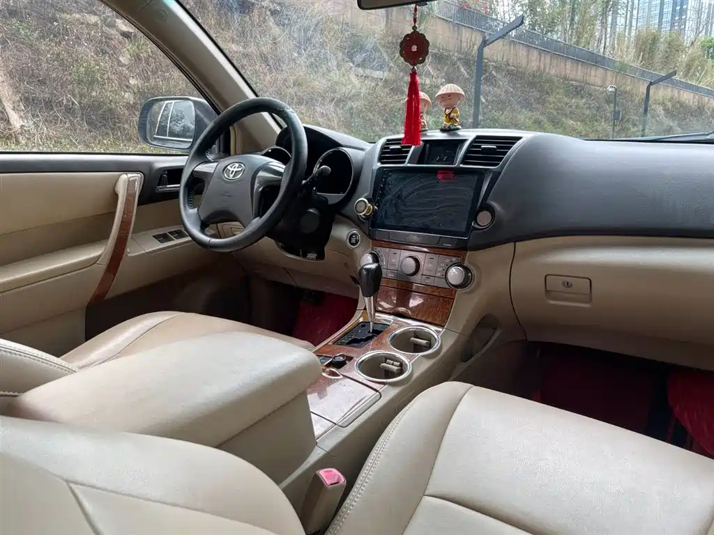 TOYOTA HIGHLANDER 2013