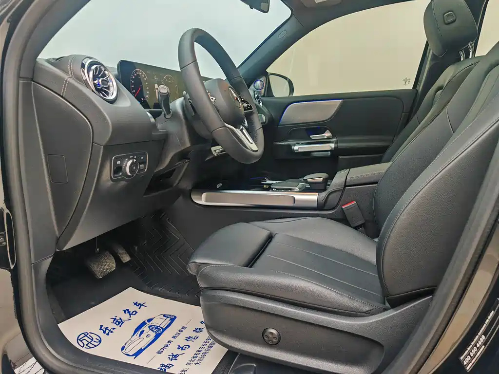 MERCEDES BENZ GLB 2023