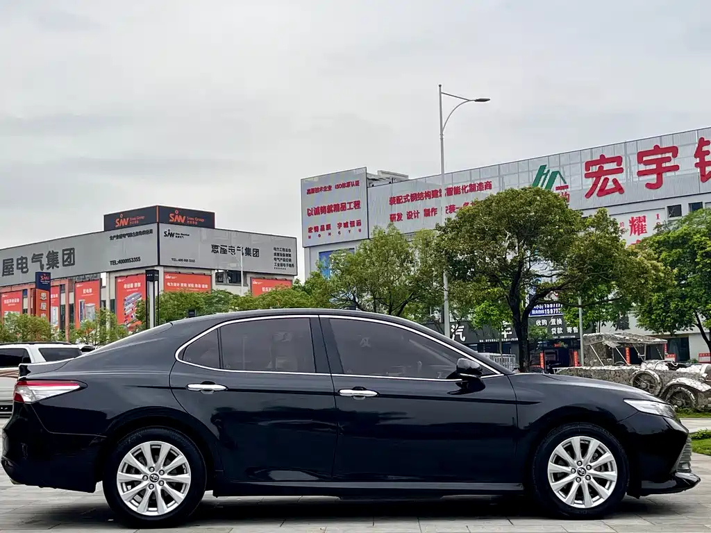 TOYOTA CAMRY 2018