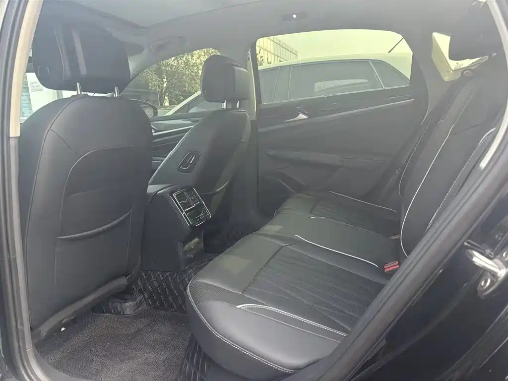 VOLKSWAGEN PASSAT 2023