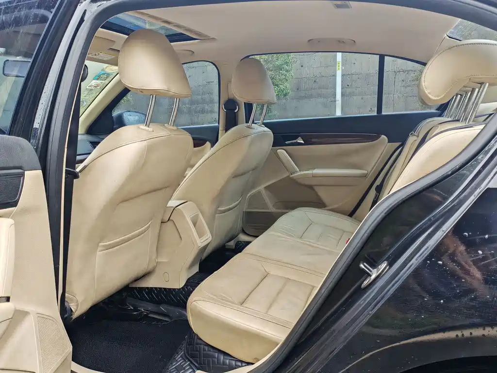 VOLKSWAGEN LAVIDA 2015