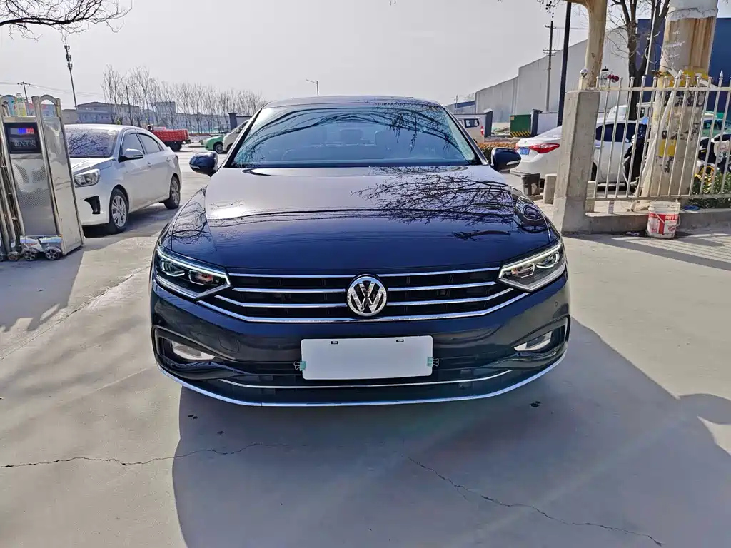 VOLKSWAGEN MAGOTAN 2020